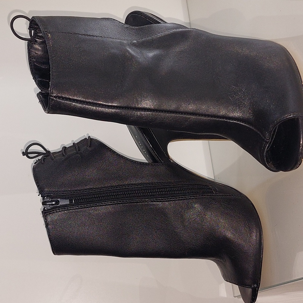 Chinese Laundry booties heel